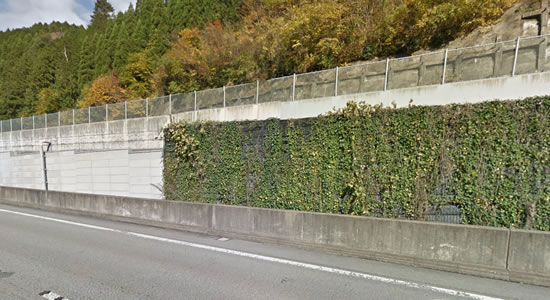 岐阜県郡上市 東海北陸自動車道 岐阜大和付近 EPSと補強土（鋼製枠）の取合部